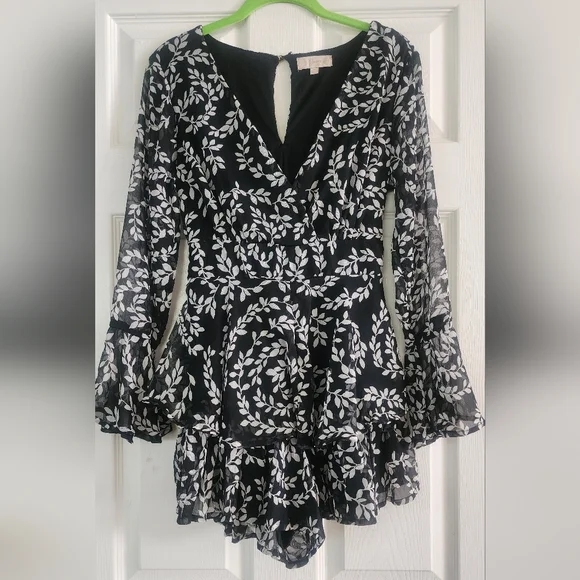 Black And White Leaf Print Romper - Picture 1 of 2
